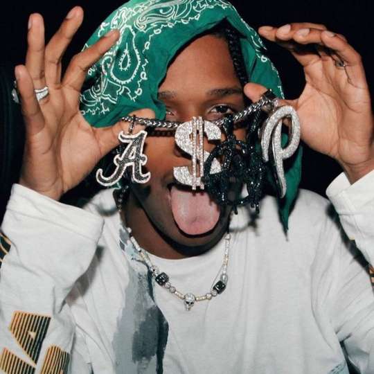 Vo vnútri šialeného šatníka A$AP Rockyho: raritné dizajnérske graily, streetwear heat & fit-y, ktoré lámu internet
