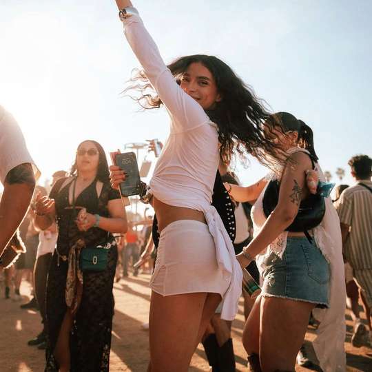 Na festival bez týchto vecí ani nevychádzaj z domu. Toto je ultimátny festivalový survival kit na rok 2025.