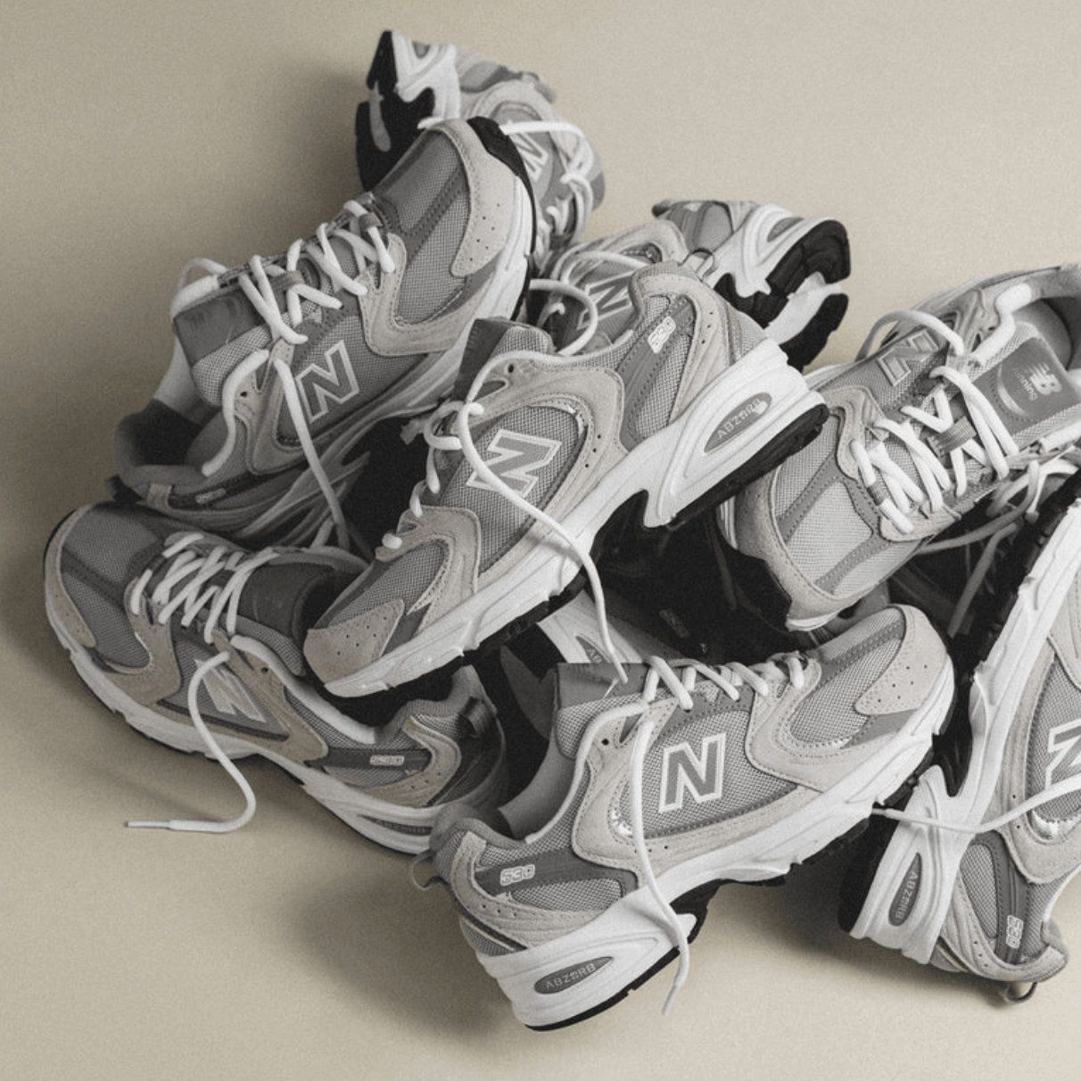 New Balance Renaissance: Prečo všetci nosia „otcovské tenisky“?