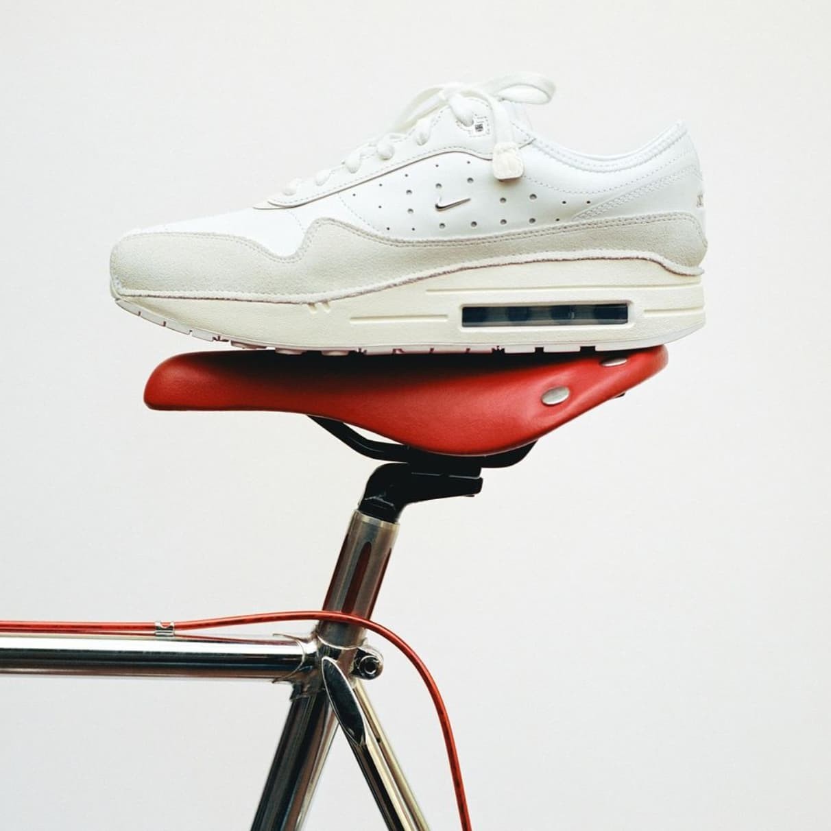 Nová kolekcia Nike x Jacquemus je tu: Air Max 1 a pocta mestu svetla