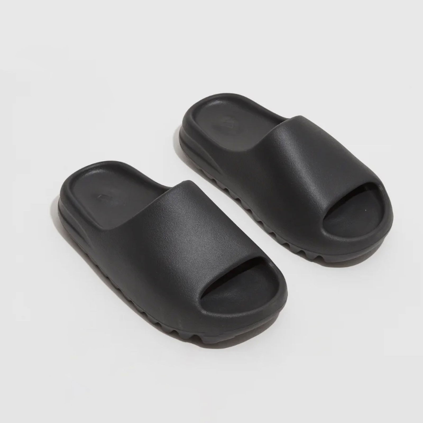 Flex teniska týždňa - adidas Yeezy Slides